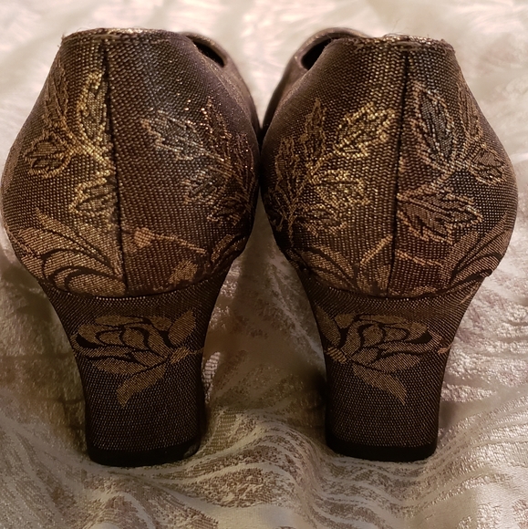 FINAL SALE Salvatore Ferragamo Fabric Covered Shoes, Size 7C (wide), Heels 2.5" - Picture 2 of 9